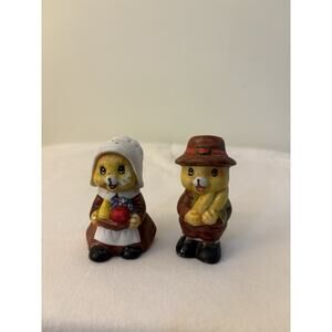 Vintage Russ Bear Collectible Salt & Pepper Shaker Set Thanksgiving Pilgrims